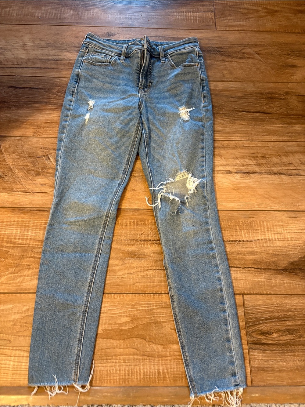 Old Navy Light Blue Distressed Skinny Jeans